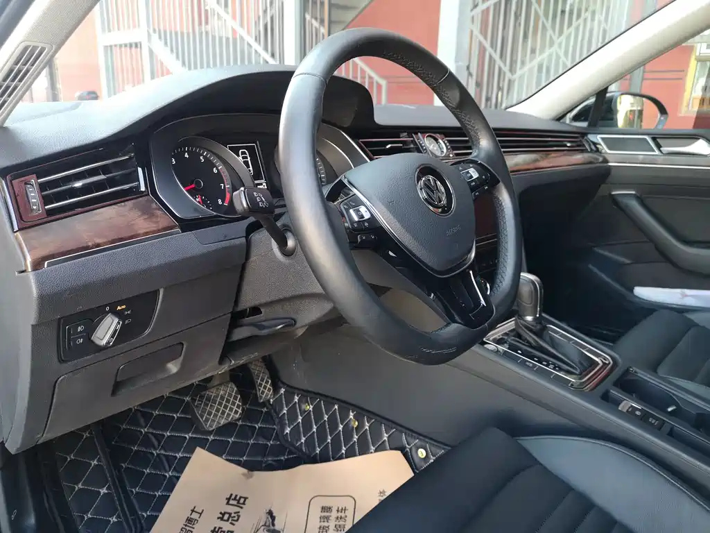 VOLKSWAGEN MAGOTAN 2020