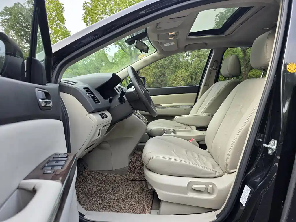 MAZDA 8 2013