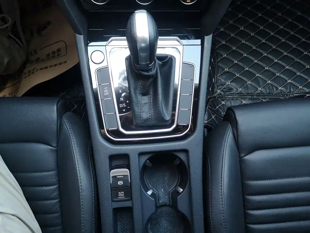 VOLKSWAGEN MAGOTAN 2020
