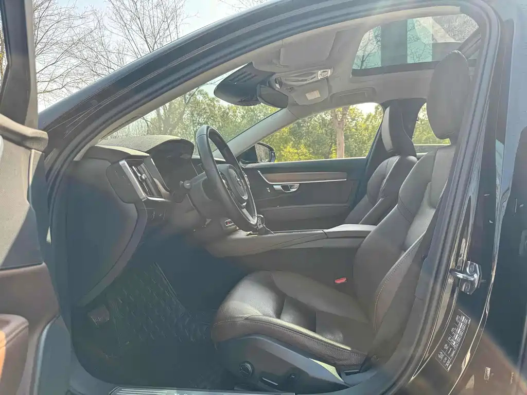 VOLVO S90 2020