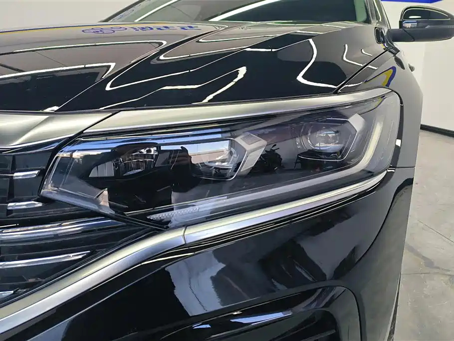 VOLKSWAGEN PASSAT 2022