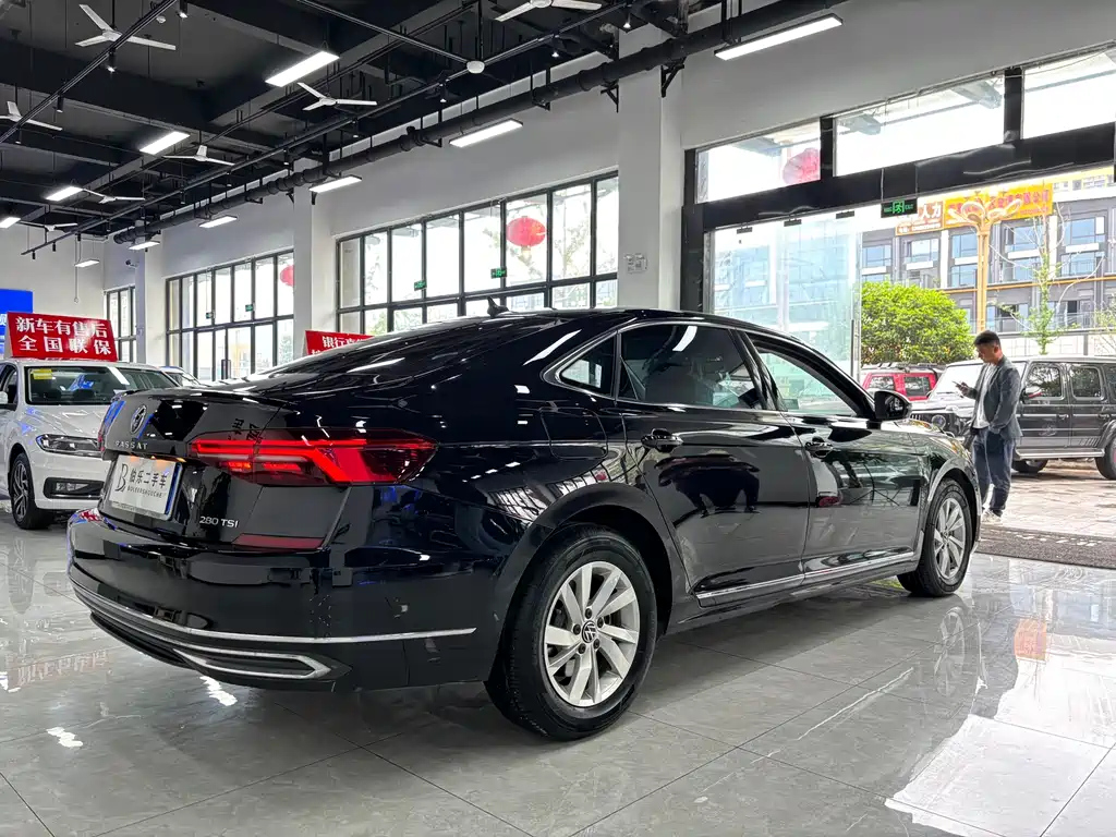 VOLKSWAGEN PASSAT 2023