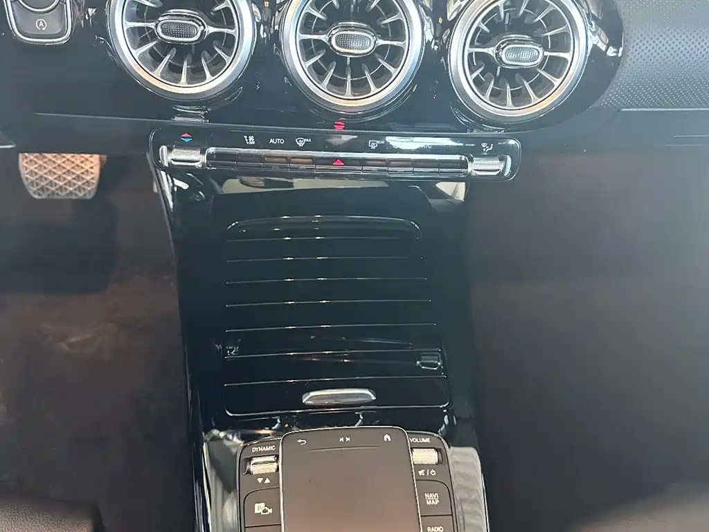 MERCEDES BENZ A-CLASS 2022