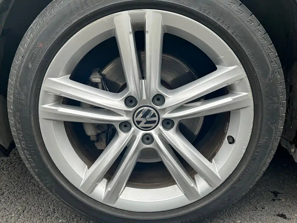 VOLKSWAGEN PASSAT 2014
