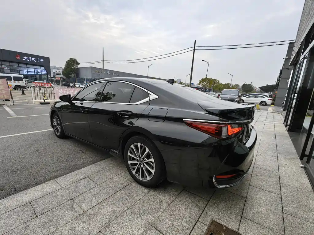 LEXUS ES 2021