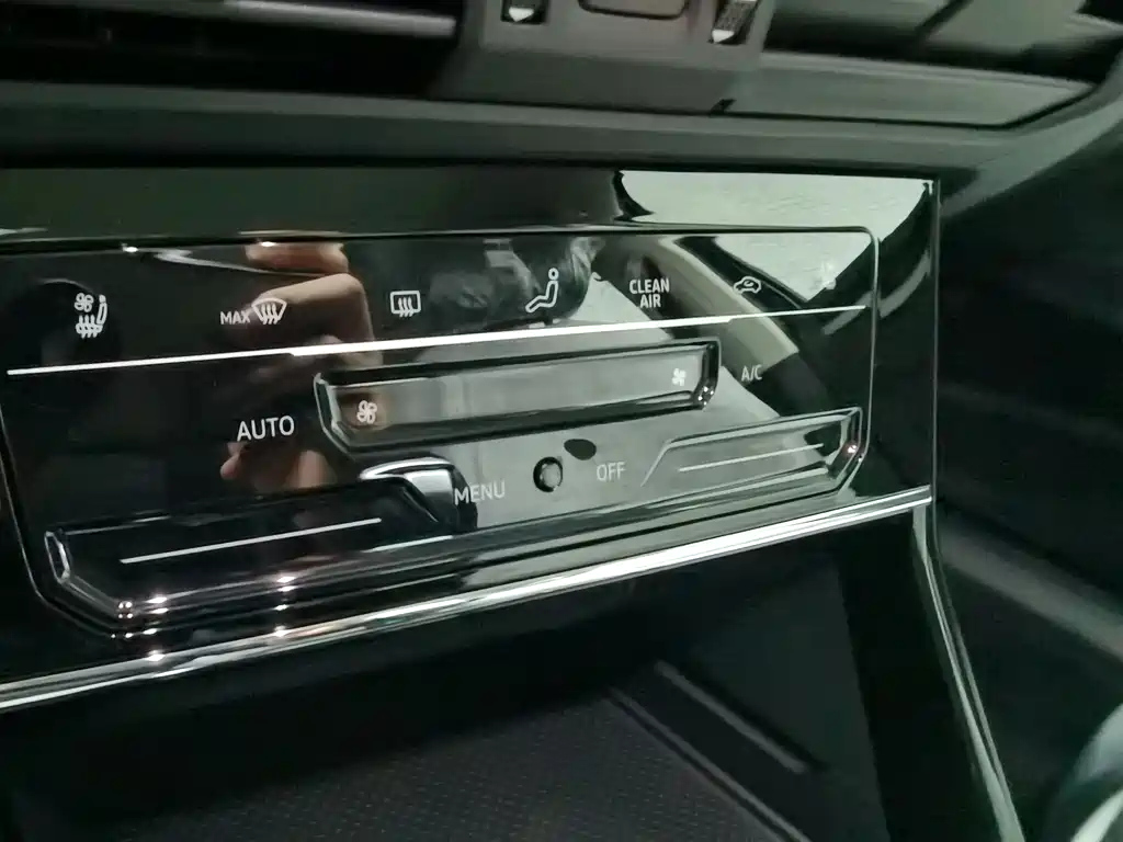 VOLKSWAGEN PASSAT 2024