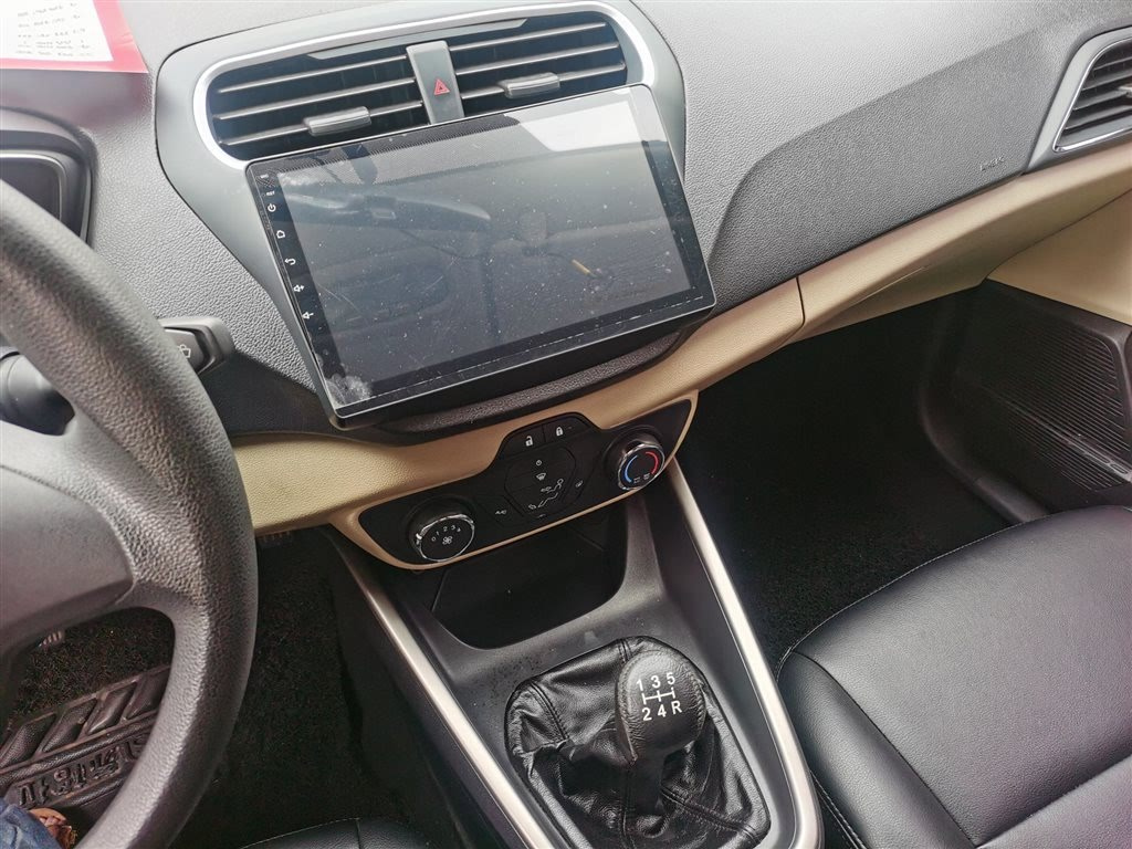 FORD ESCORT 2015