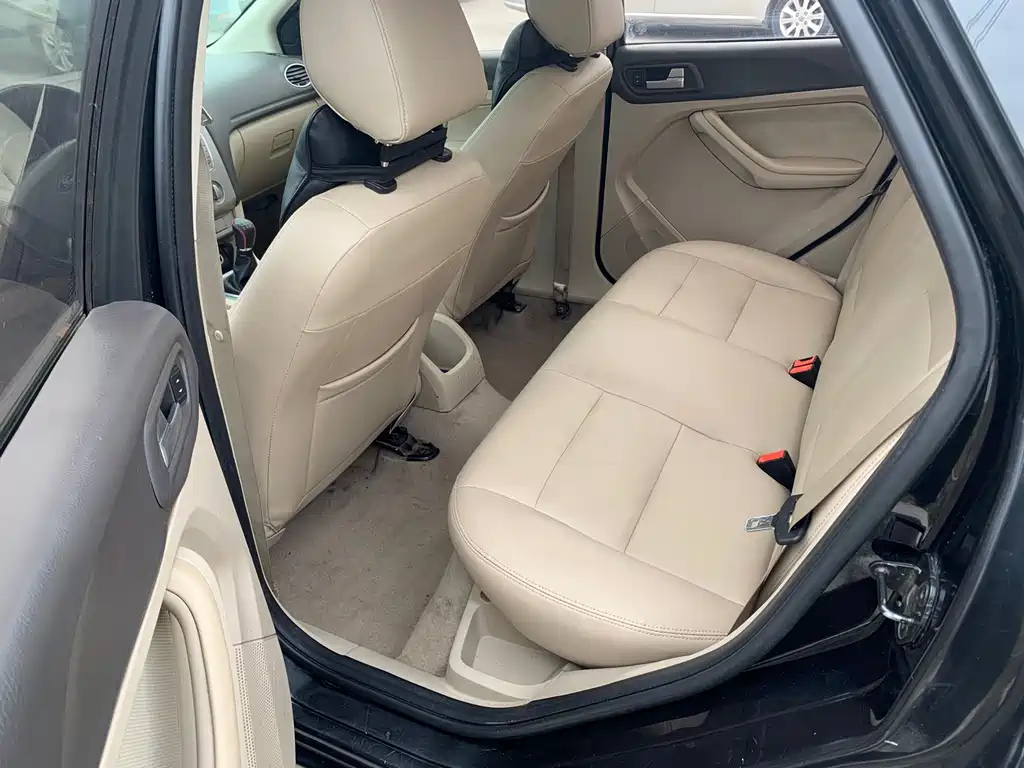 FORD FOCUS 2011