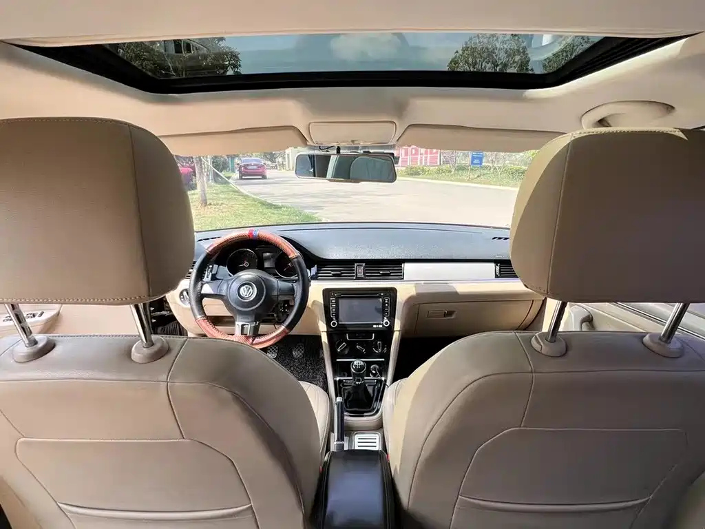VOLKSWAGEN BORA 2013