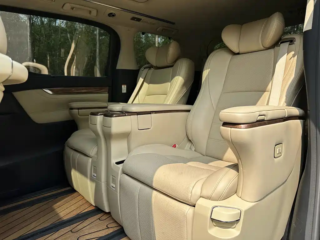 TOYOTA ALPHARD 2016