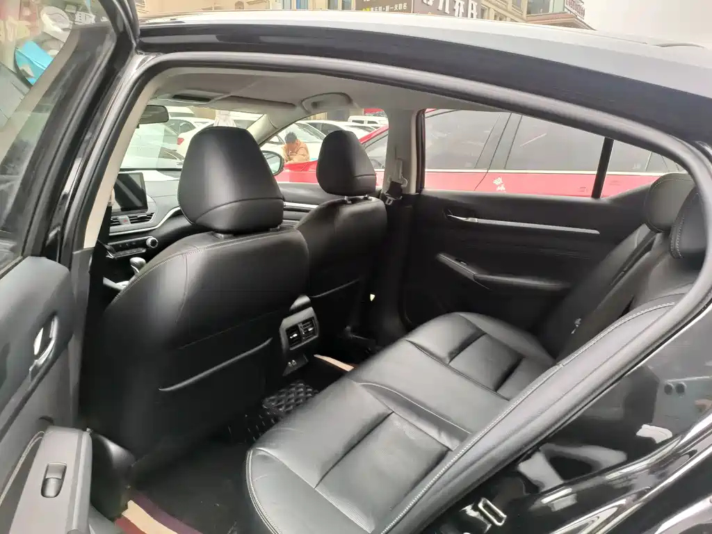 NISSAN TEANA 2021