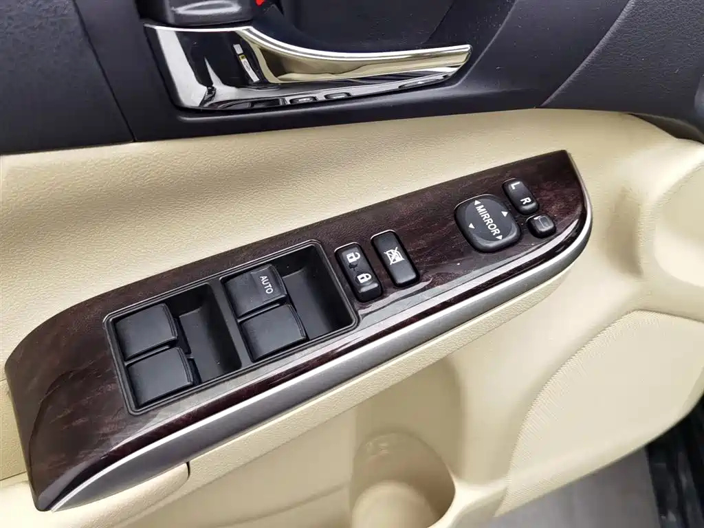 TOYOTA CAMRY 2016