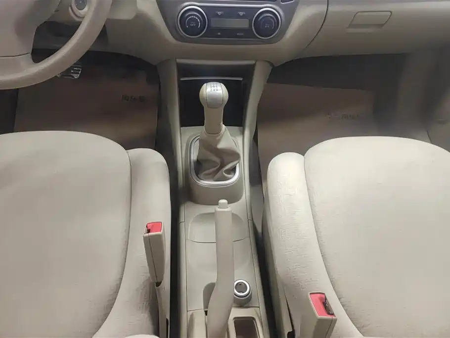 NISSAN SYLPHY 2016