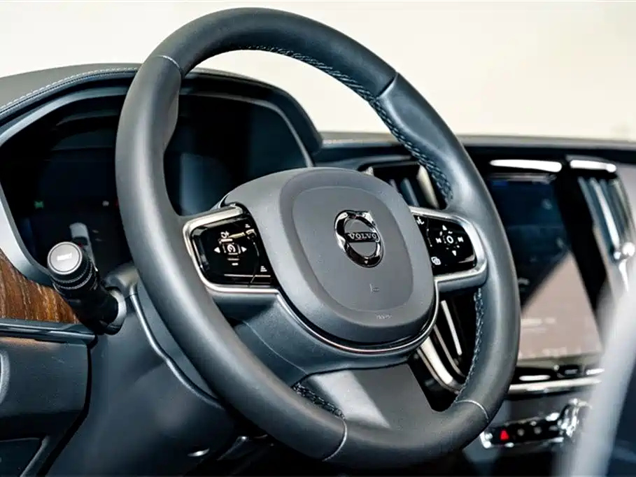 VOLVO S90 2023