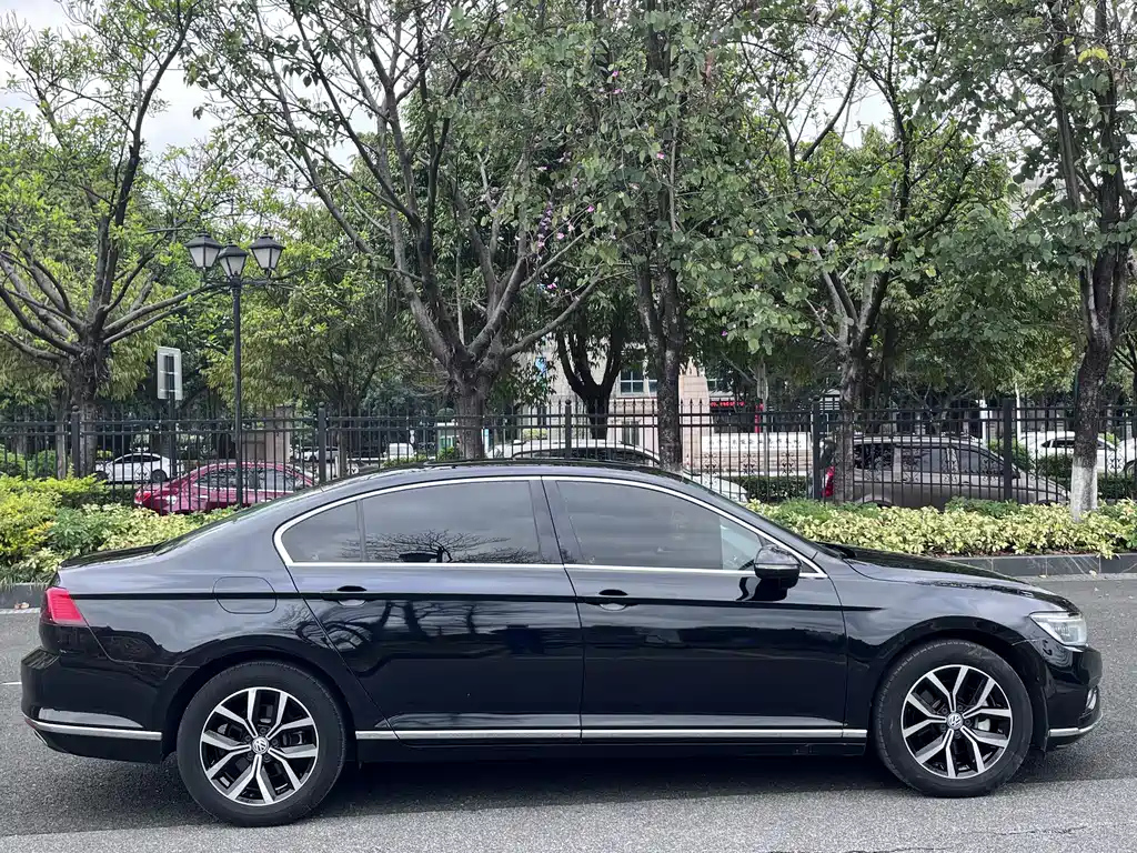 VOLKSWAGEN MAGOTAN 2020