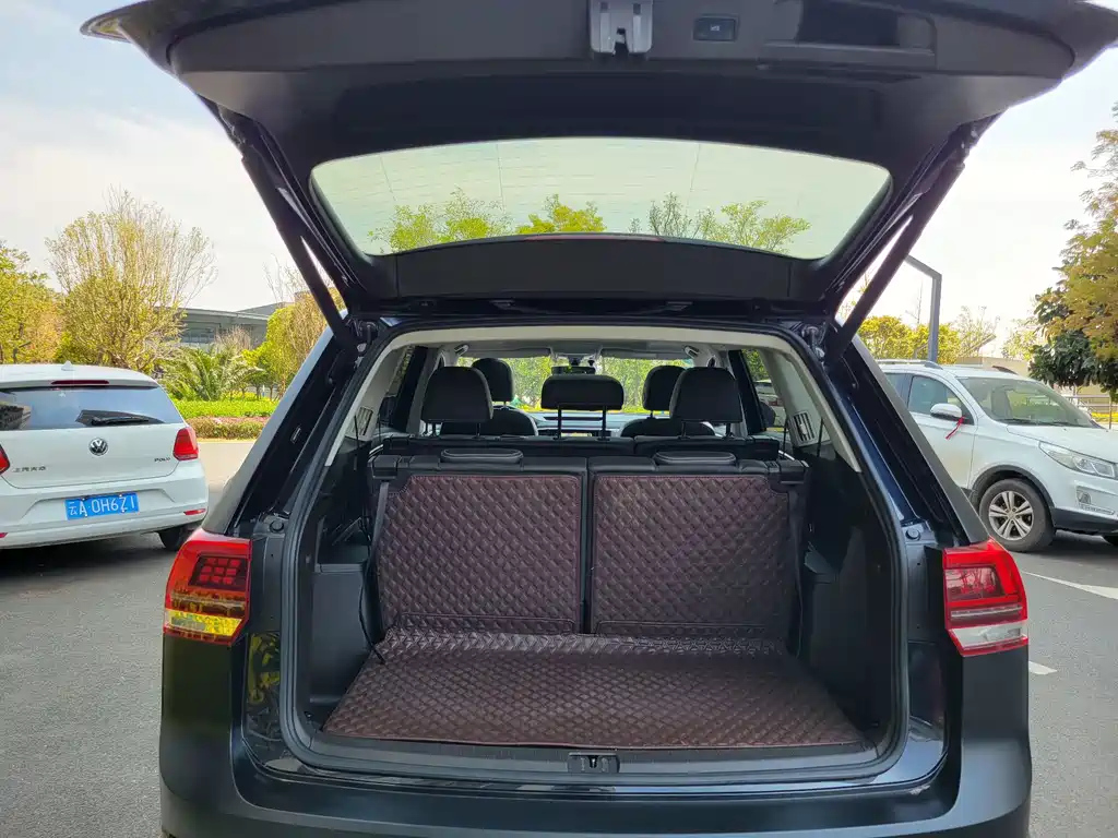 VOLKSWAGEN TOURAN 2020