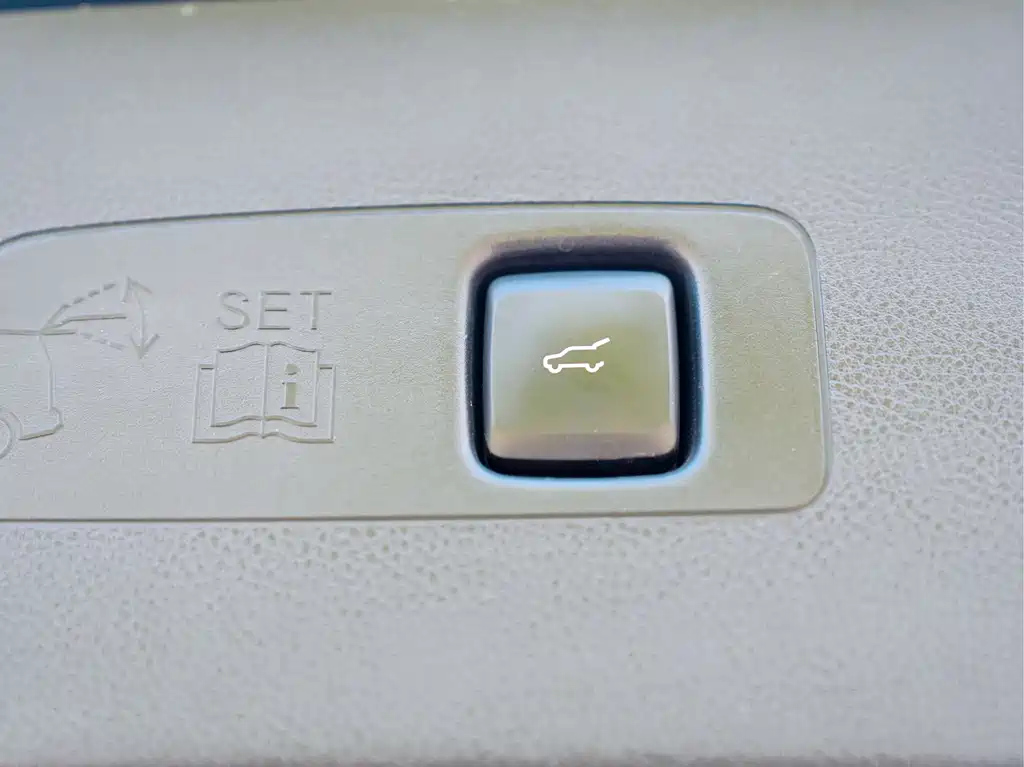 LINCOLN ADVENTURER 2020