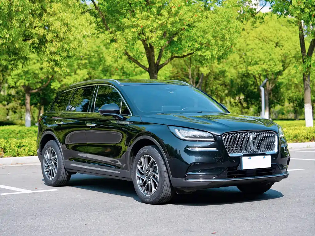 LINCOLN ADVENTURER 2020