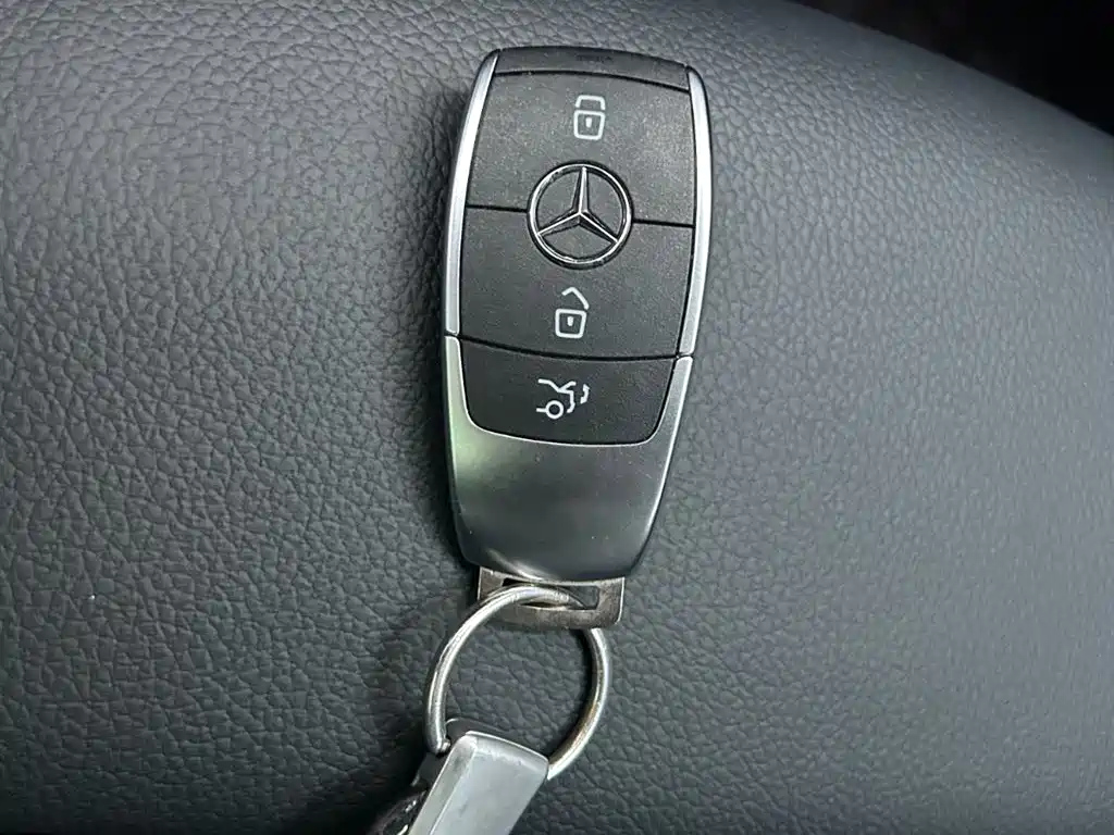 MERCEDES BENZ EQB 2023