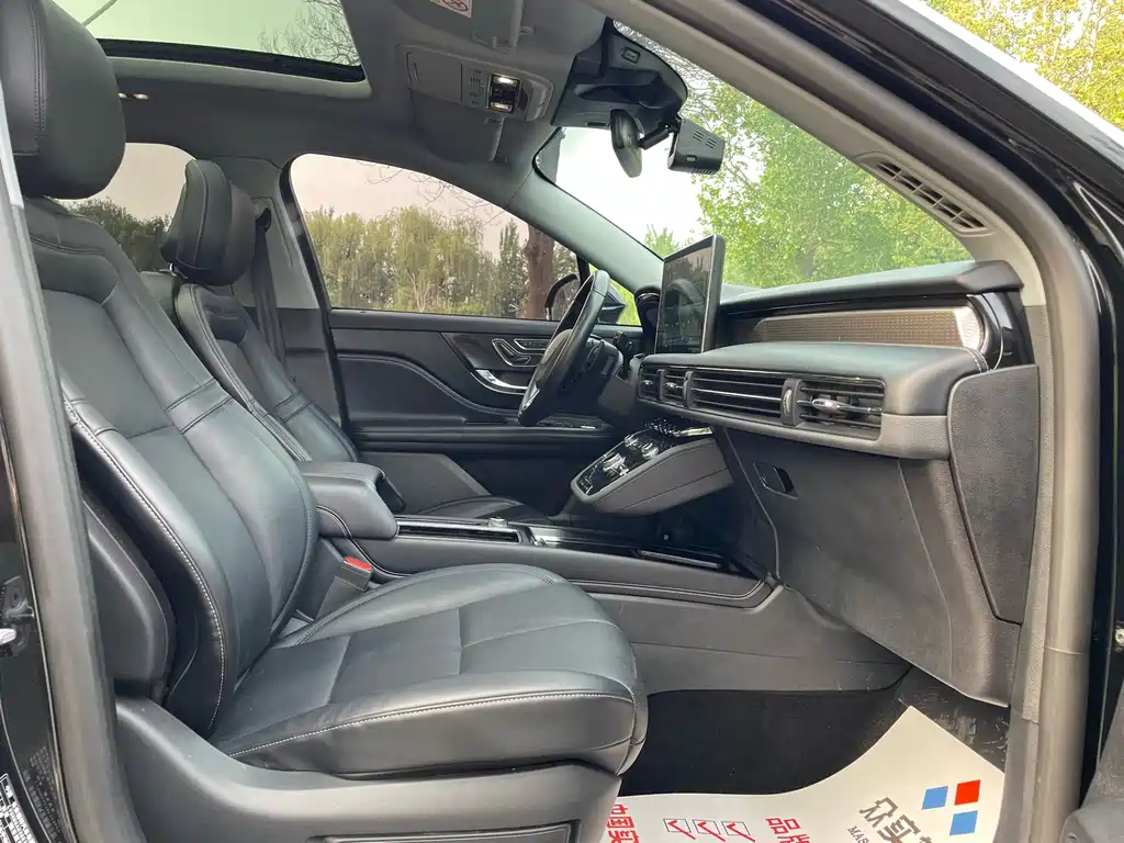 LINCOLN ADVENTURER 2022