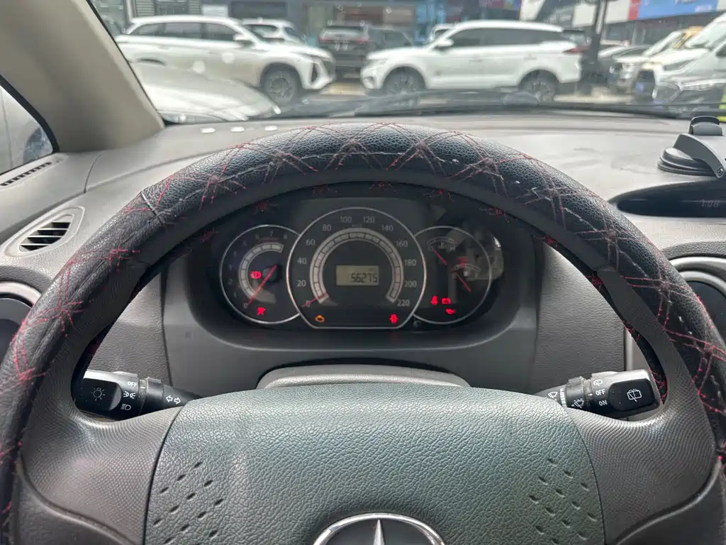 JAC REFINE M2 2012