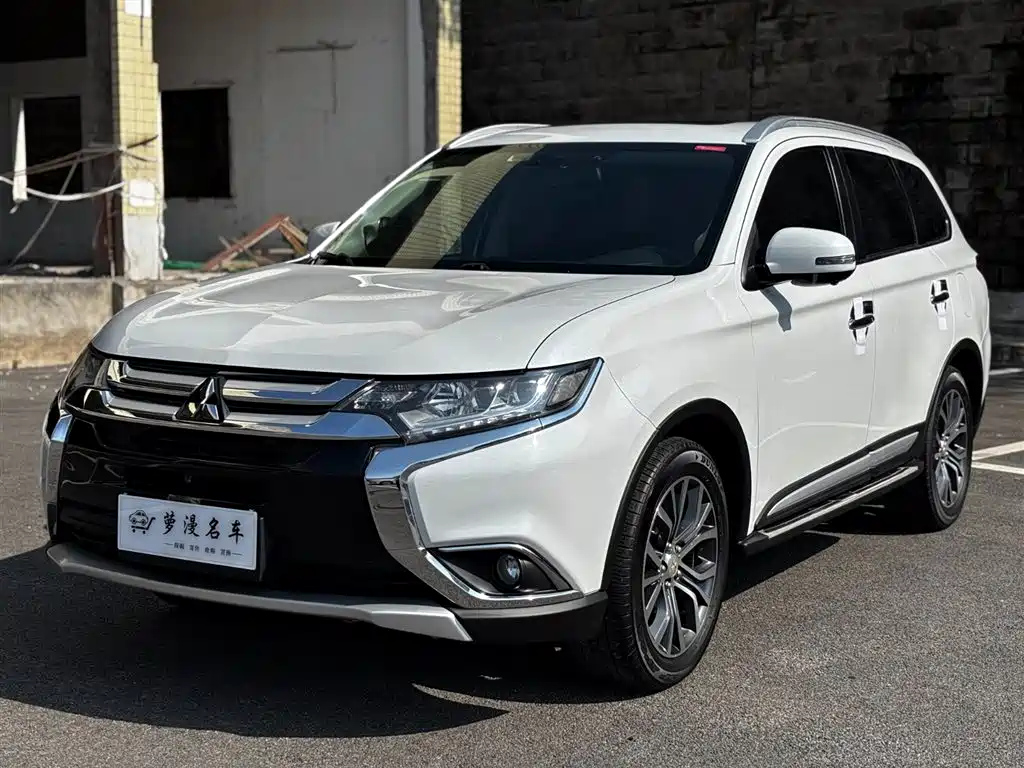 MITSUBISHI OUTLANDER 2016