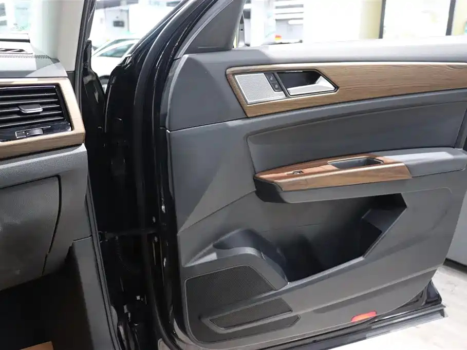 VOLKSWAGEN TOURAN 2021