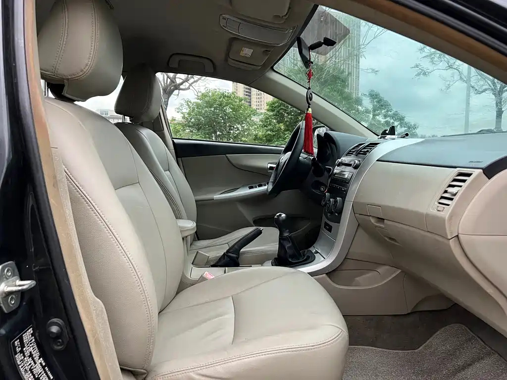 TOYOTA COROLLA 2011
