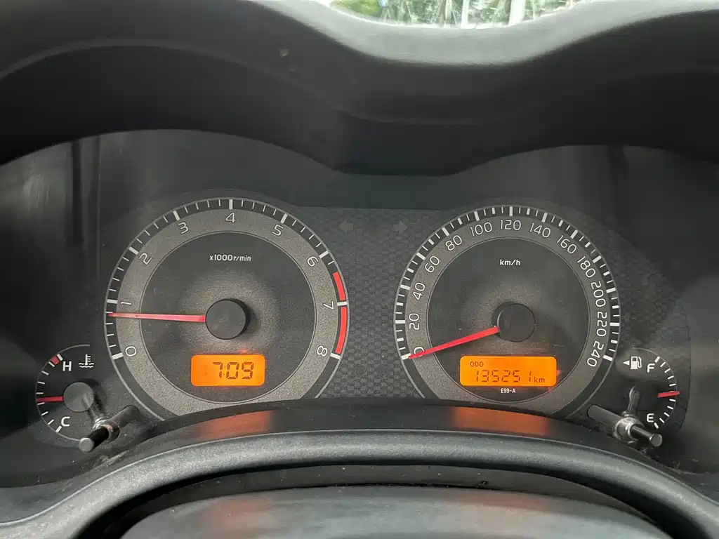 TOYOTA COROLLA 2011
