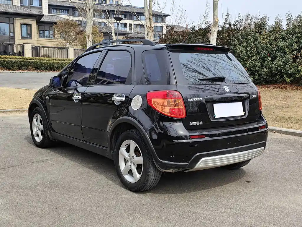 SUZUKI SX4 2011
