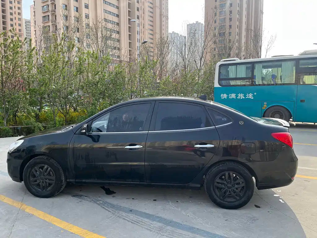 HYUNDAI CELESTA 2012