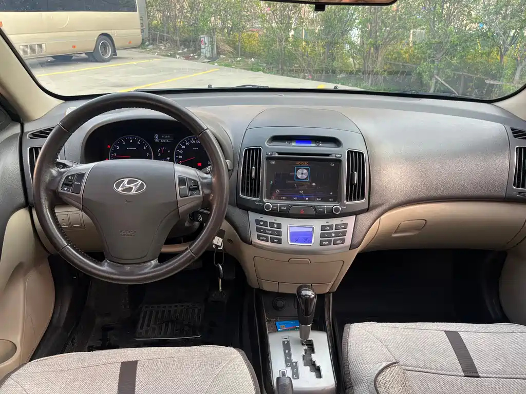 HYUNDAI CELESTA 2012