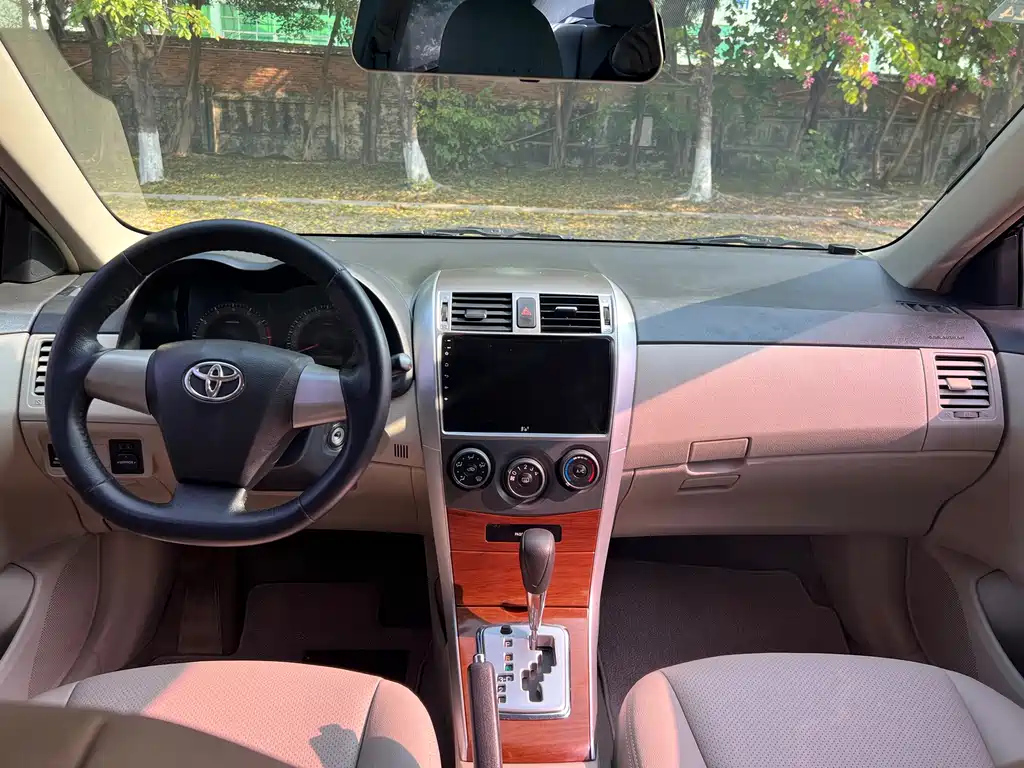TOYOTA COROLLA 2013