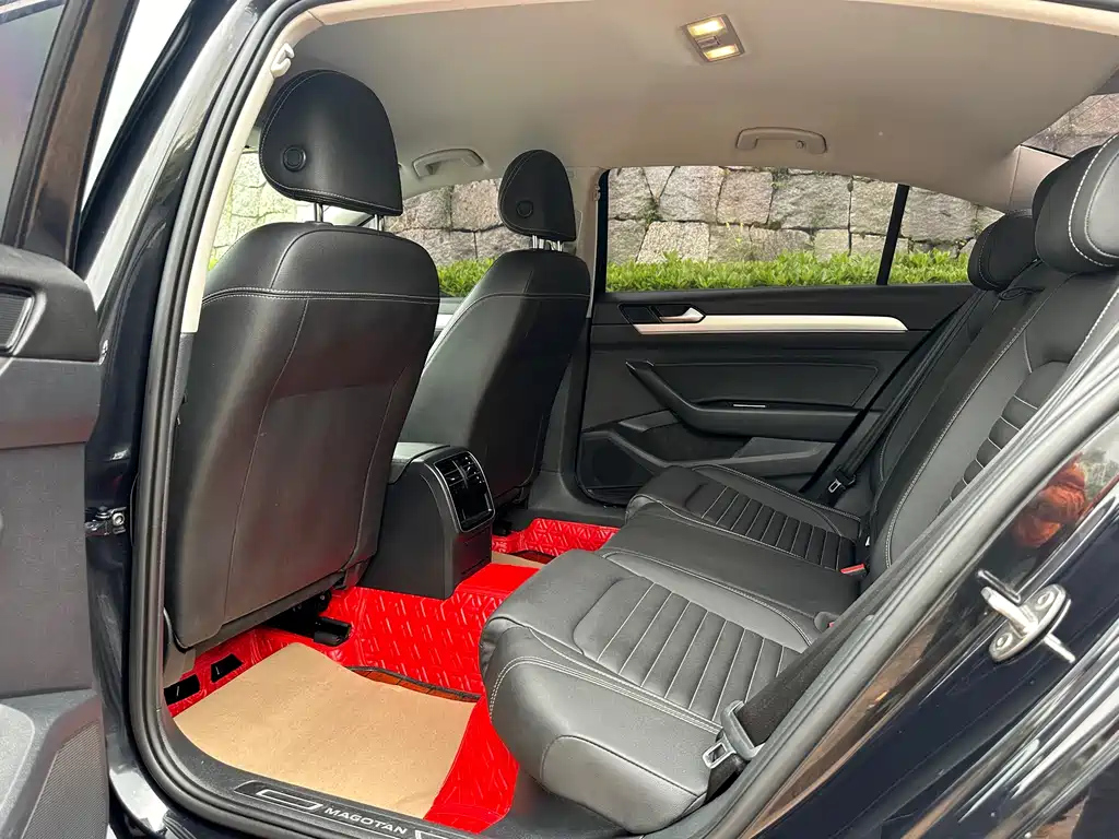 VOLKSWAGEN MAGOTAN 2020