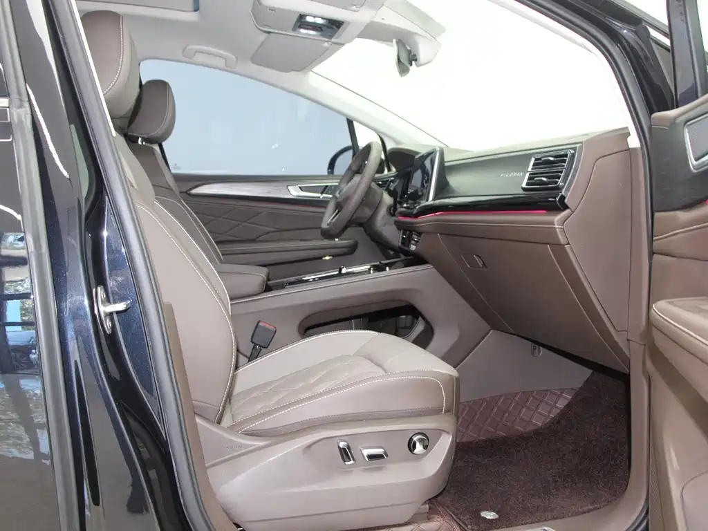 VOLKSWAGEN VILORAN 2023