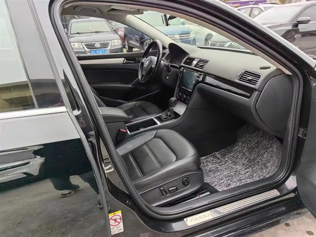 VOLKSWAGEN PASSAT 2015