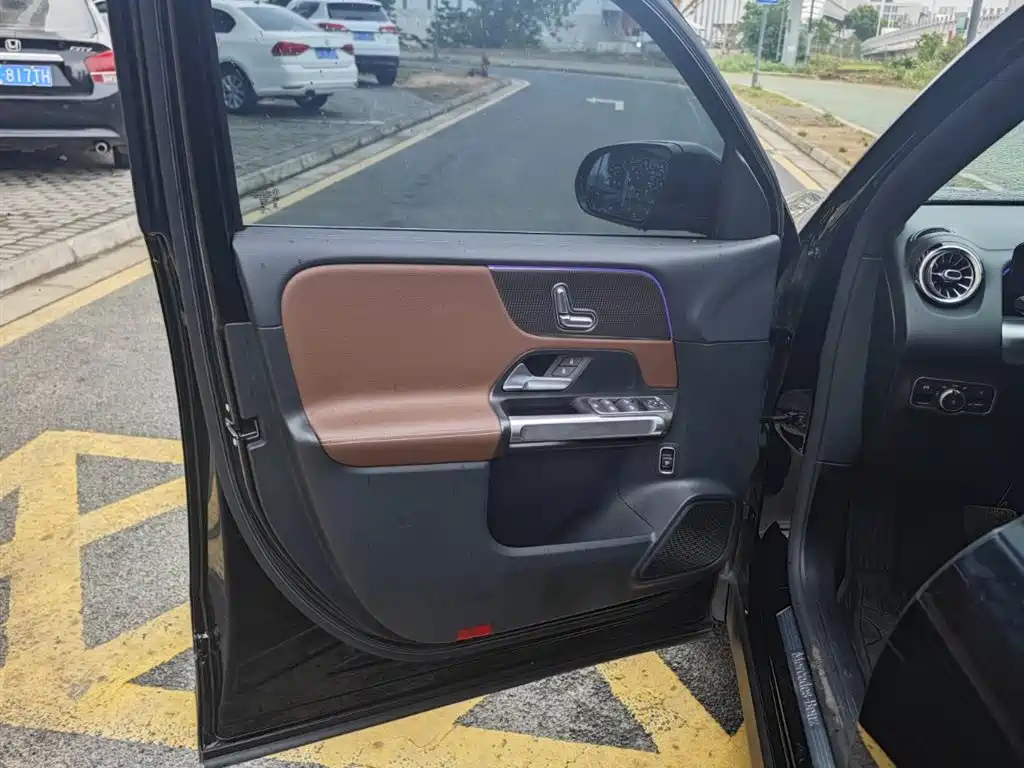 MERCEDES BENZ GLB 2021
