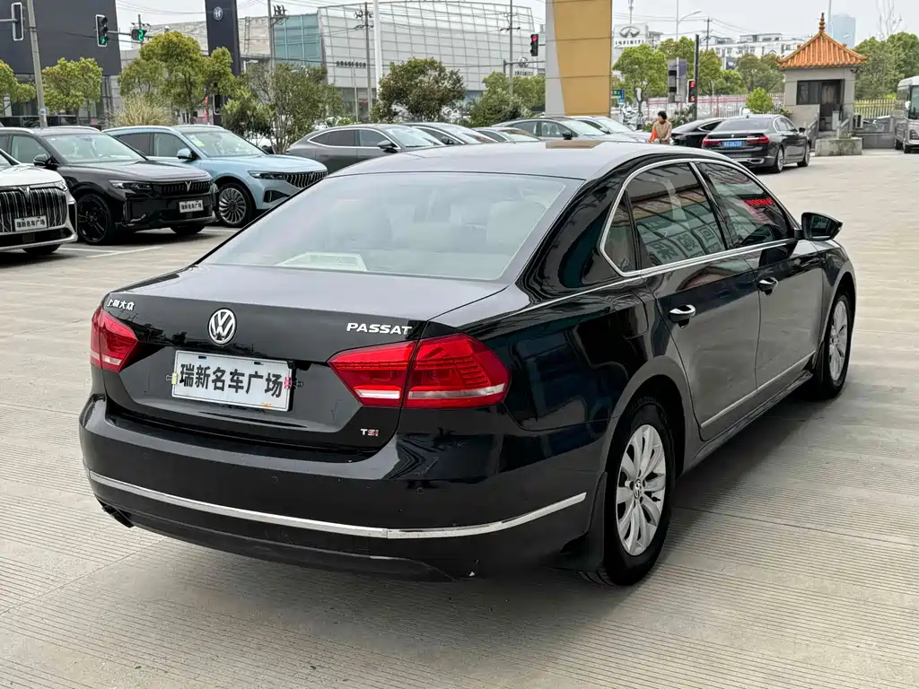 VOLKSWAGEN PASSAT 2013