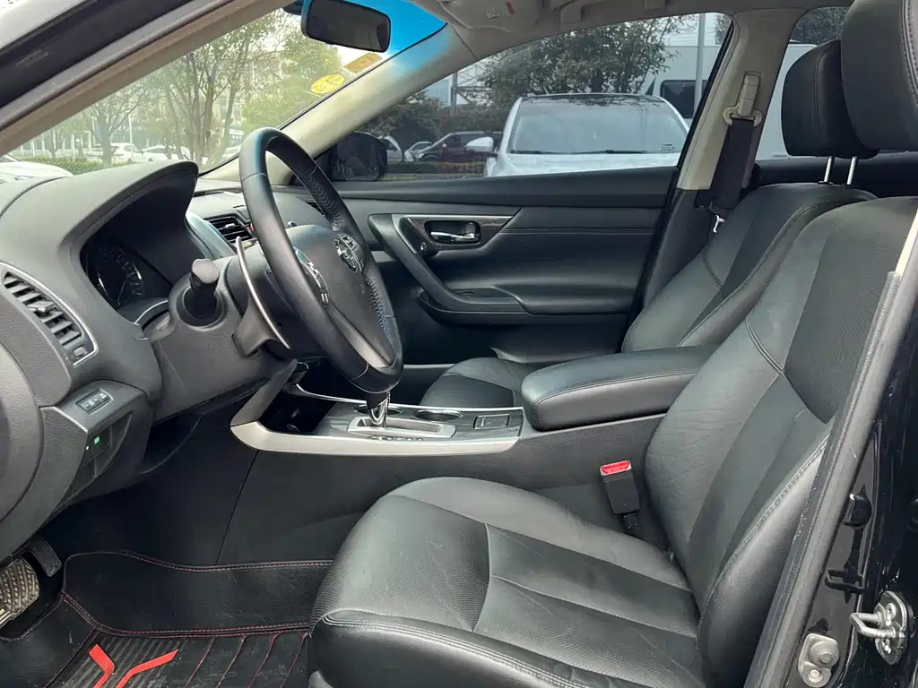 NISSAN TEANA 2015