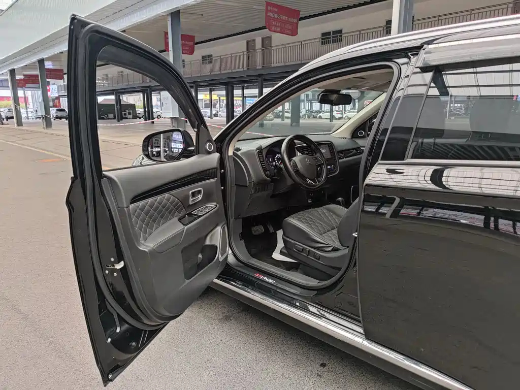 MITSUBISHI OUTLANDER 2022
