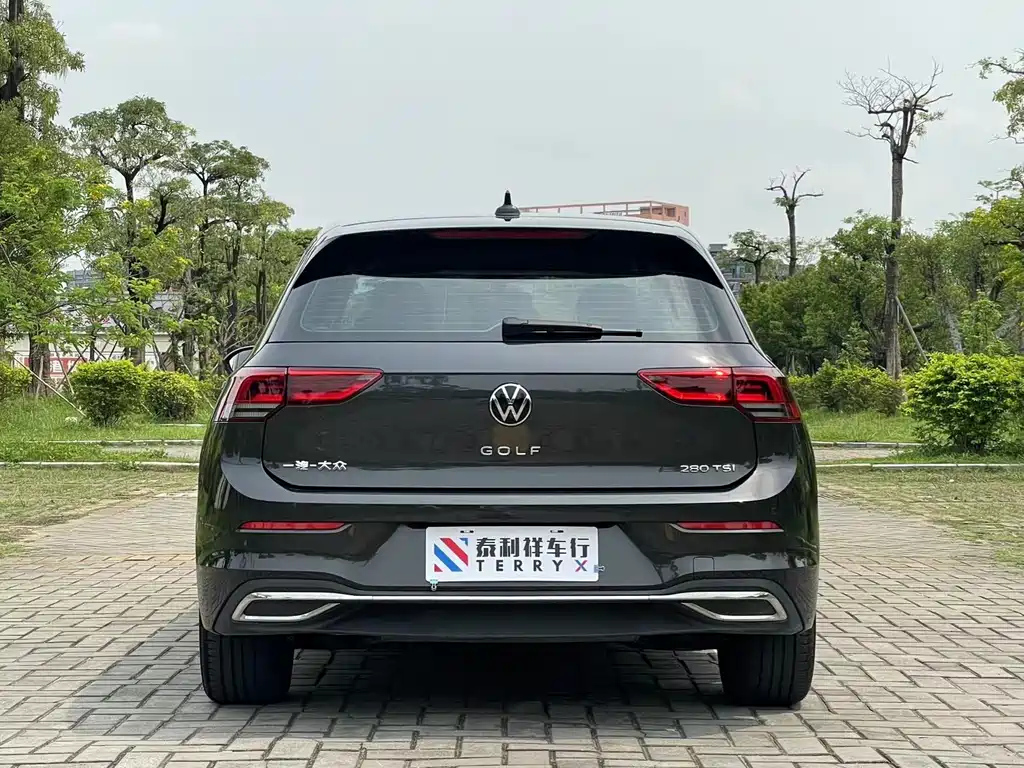 VOLKSWAGEN GOLF 2023