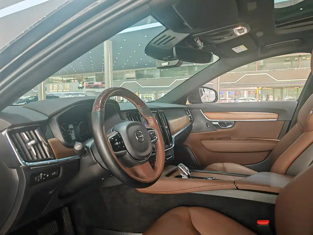 VOLVO S90 2021