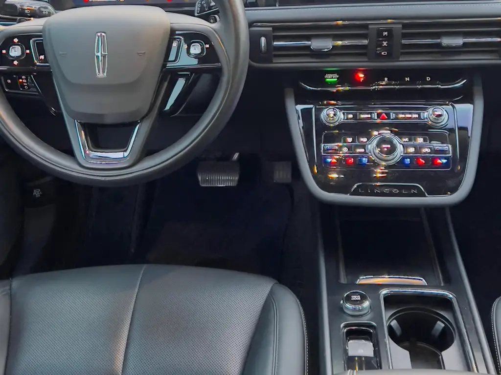 LINCOLN ADVENTURER 2021