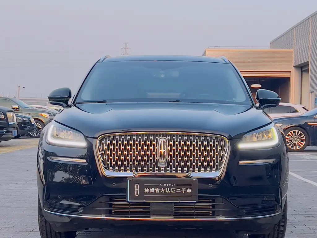 LINCOLN ADVENTURER 2021
