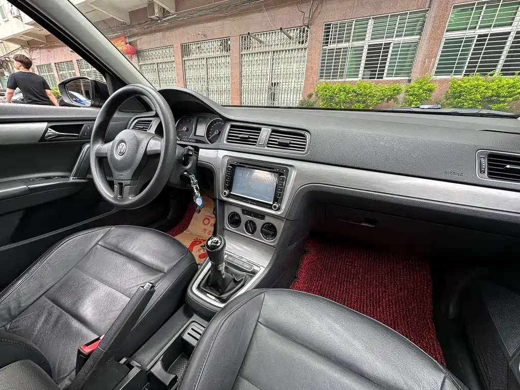VOLKSWAGEN LAVIDA 2014