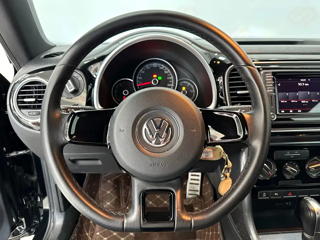 VOLKSWAGEN BEETLE 2018