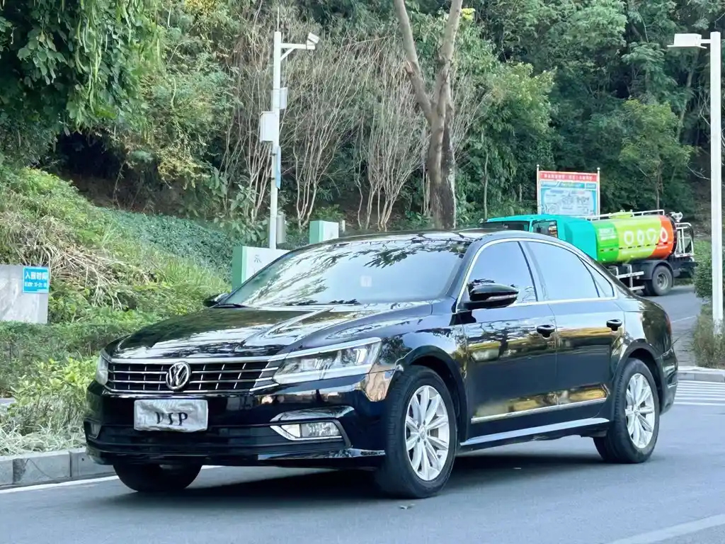 VOLKSWAGEN PASSAT 2017
