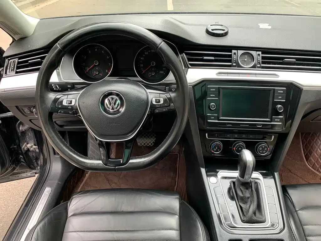 VOLKSWAGEN MAGOTAN 2019
