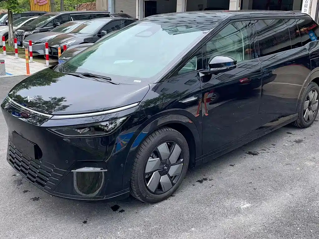XPENG MOTORS X9 2024