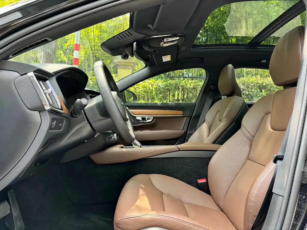 VOLVO S90 2022
